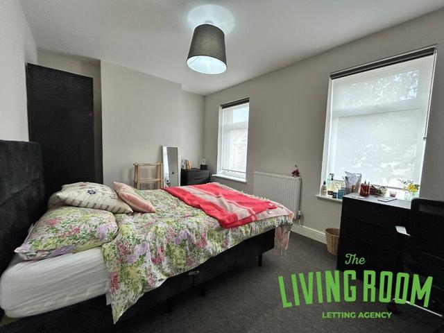 3 bed house — Richards Street, Cathays