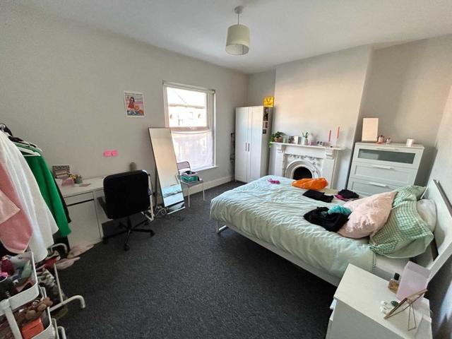 5 bed house — Landcross Road, Fallowfield