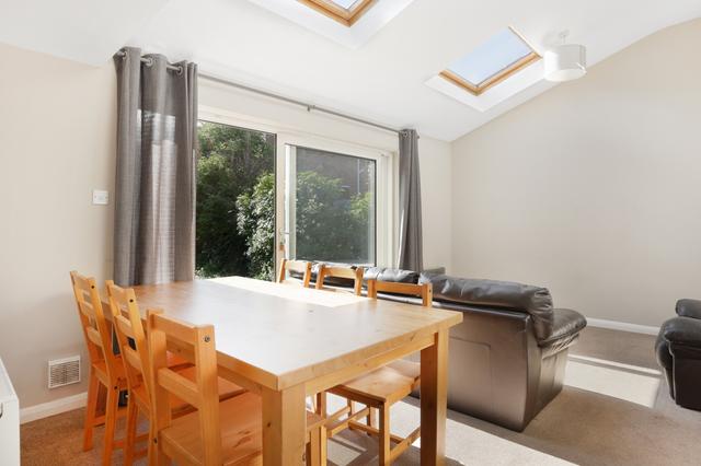 5 bed house — St Johns Road, Guildford