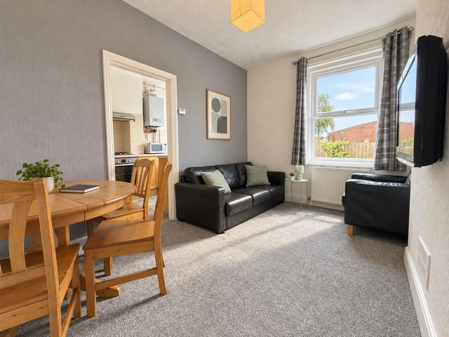 4 bed house — Cranmer Road, Winton