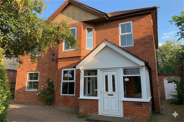 6 bed house — Boundary Road, Ensbury Park