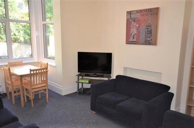 6 bed house — Brocco Bank, Broomhill