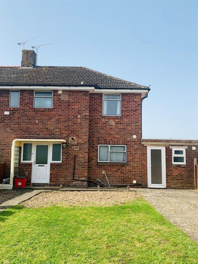 5 bed house — Elizabeth Road, Town Centre
