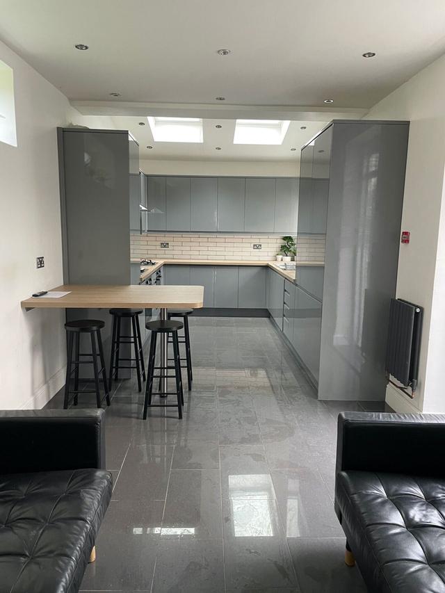 8 bed house — Bryn Road Brynmill, Brynmill