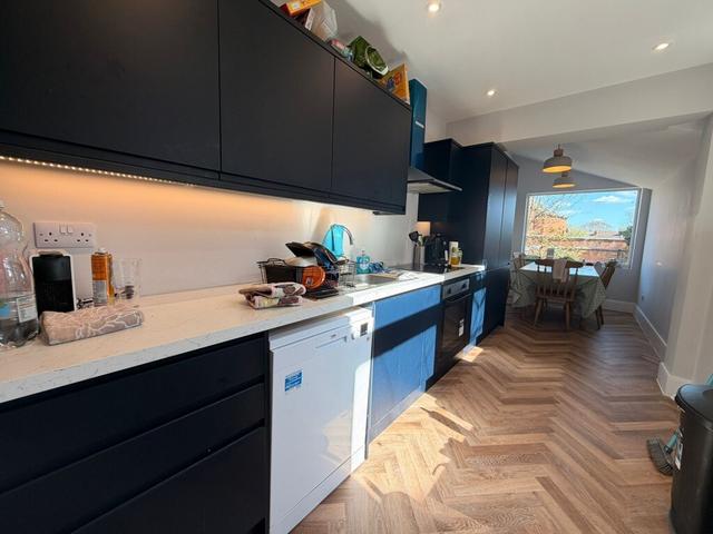 6 bed house — Earlsdon Avenue North, City Centre