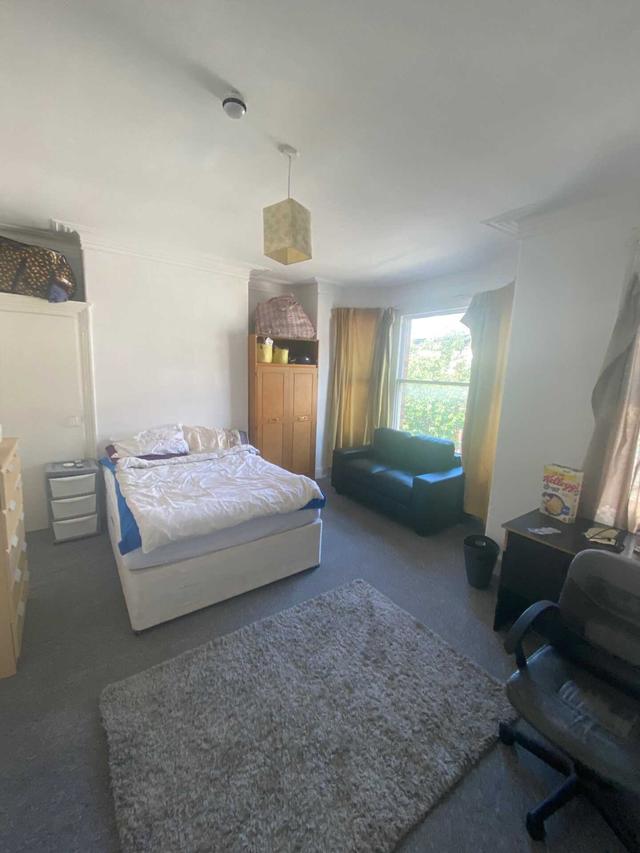 5 bed house — Furness Road, Fallowfield