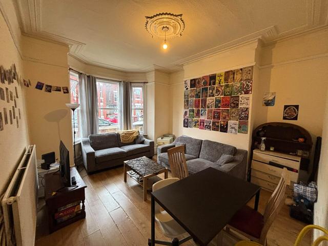 7 bed house — Granville Road, Fallowfield