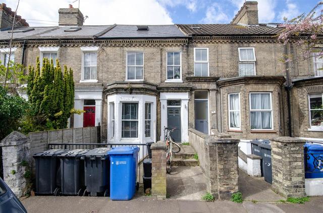 1 bed house — Mill Hill Road, Golden Triangle