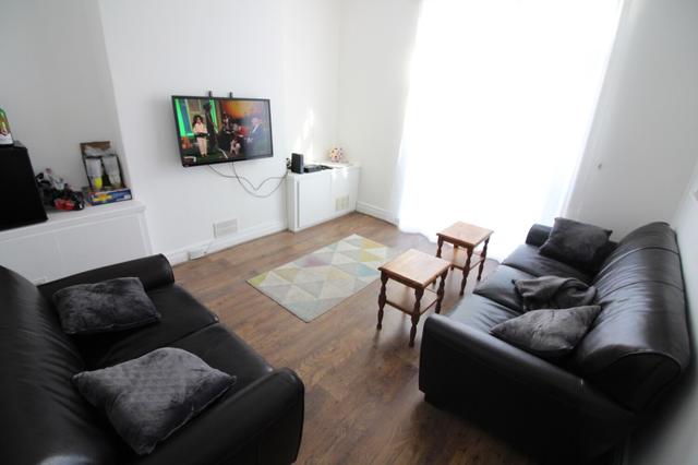 4 bed house — Flaxland Avenue, Heath