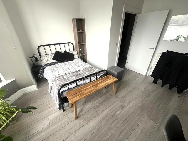 2 bed apartment — Le Breos Avenue, Uplands