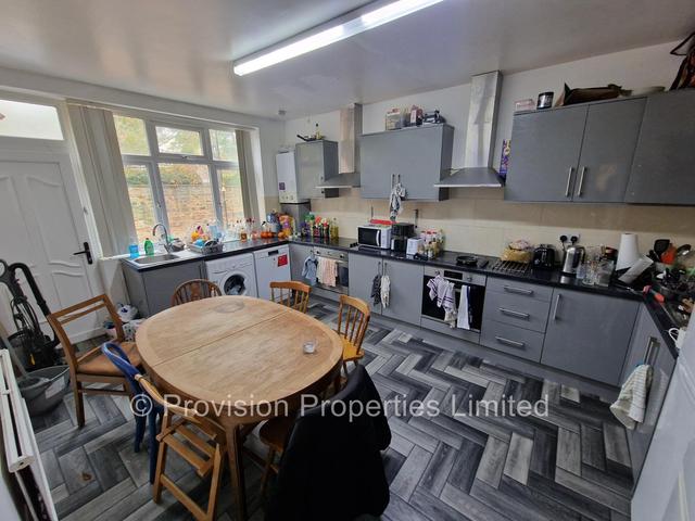 9 bed house — Regent Park Terrace Leeds, Hyde Park