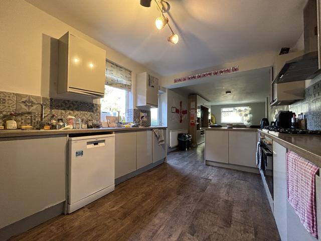 9 bed house — Miskin Street, Cathays