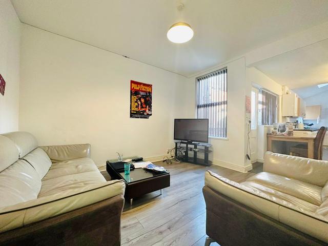 6 bed house — Teversal Avenue, Lenton