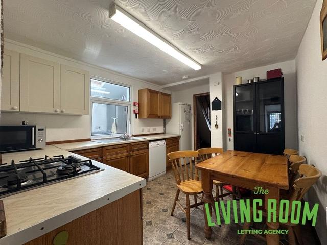 5 bed house — Treherbert Street, Cathays