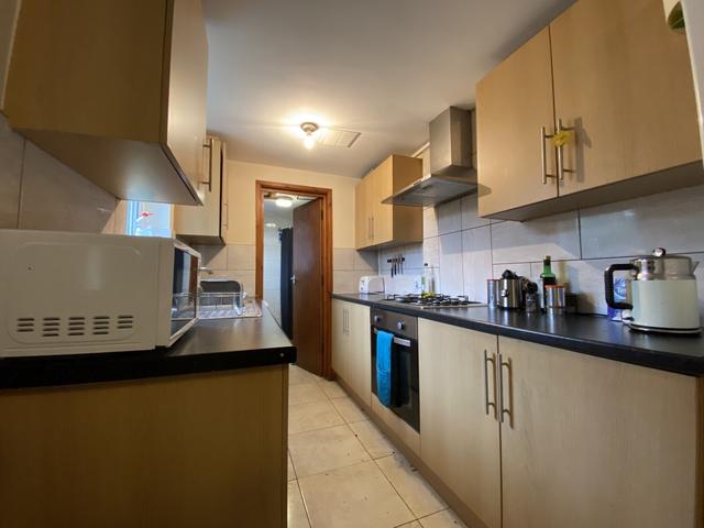 3 bed house — Wyeverne Road, Cathays