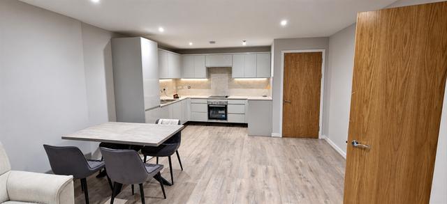 3 bed apartment — Ordsall Lane, Salford