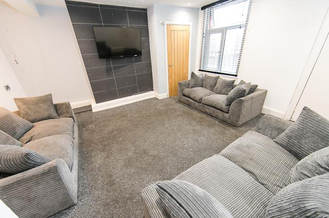 8 bed house — Providence Avenue, Woodhouse