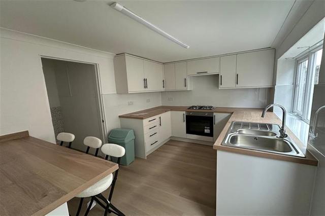 3 bed house — Brassey Road, Winton