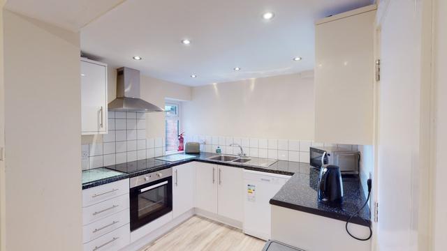 6 bed apartment — Newstead Grove, Arboretum