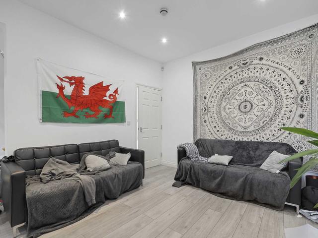 6 bed house — Furness Road, Fallowfield
