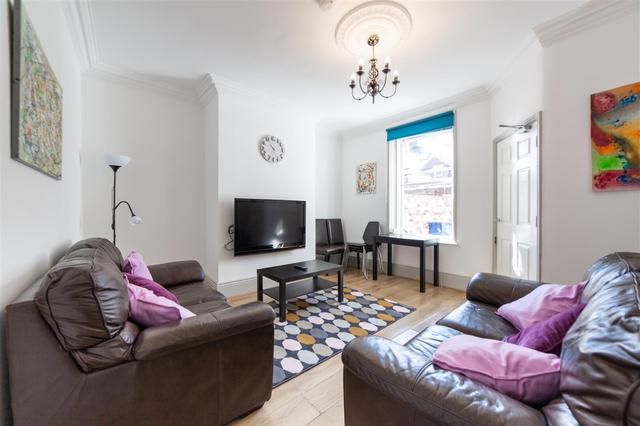 6 bed house — Osborne Road, Jesmond