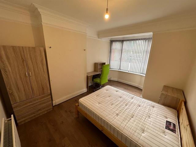 5 bed house — Tachbrook Road, Town Centre