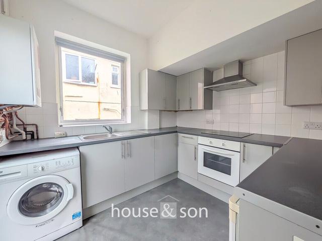 4 bed apartment — Vale Road, Boscombe