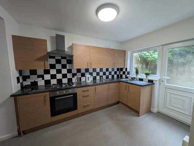 7 bed house — Addison Street, Arboretum