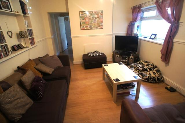 5 bed house — St Peters Street, Roath