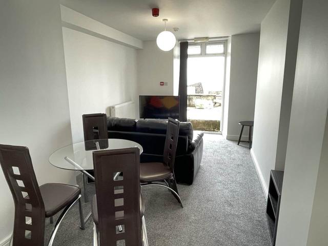 2 bed apartment — Trafalgar Place, Brynmill
