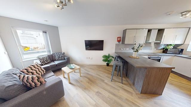 3 bed house — 6 Kilbourn Street, City Centre