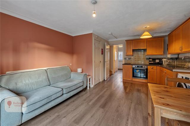 5 bed house — Wright Way, Stoke Park