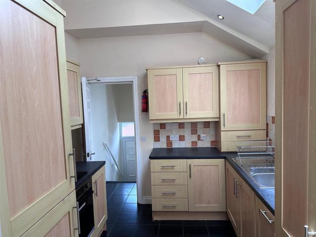 6 bed apartment — Lavender Gardens, Jesmond