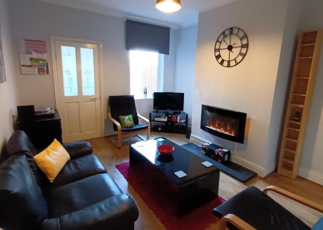 4 bed house — Cross Street, Ashbourne Road