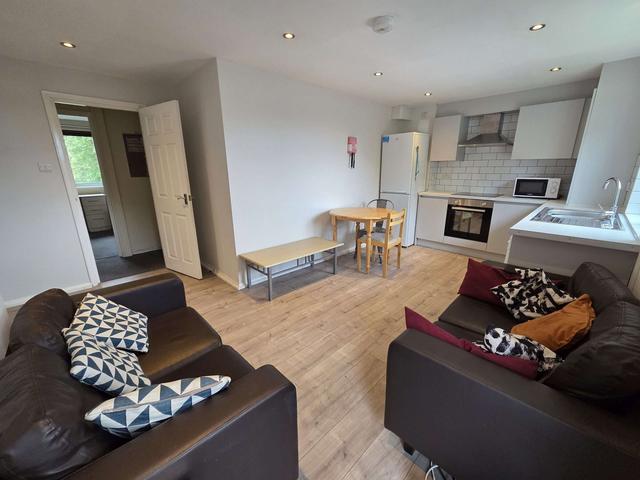 3 bed apartment — Roebuck Road, Crookesmoor