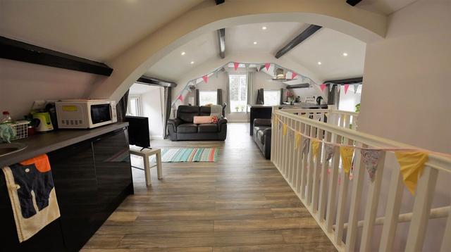 3 bed house — Flat 1, Hyde Park