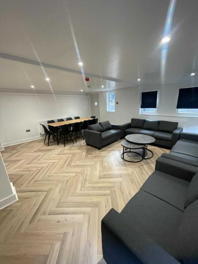 10 bed house — Wellington Road, Fallowfield