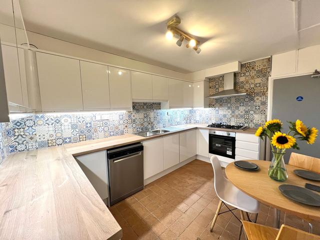 6 bed house — Henrietta Street, City Centre