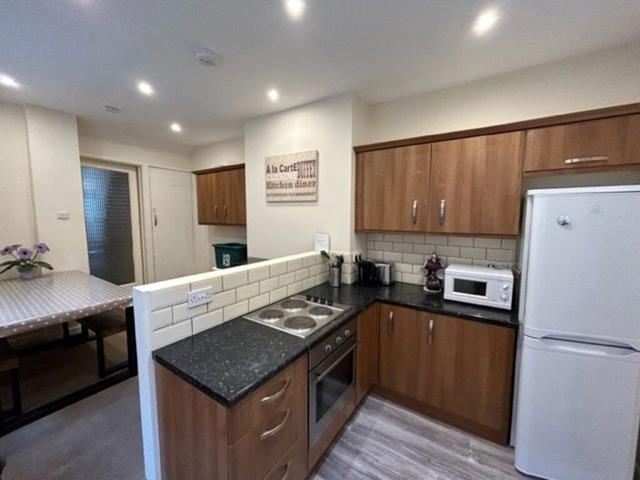 4 bed house — Monks Road, Mount Pleasant