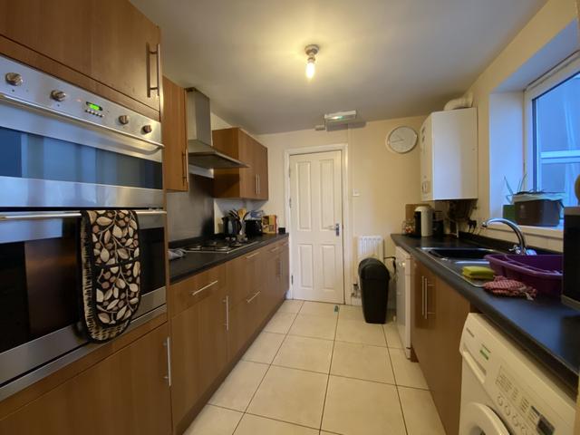 6 bed house — Flora Street, Cathays