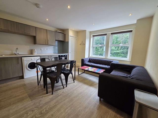 3 bed apartment — Harcourt Road, Crookesmoor