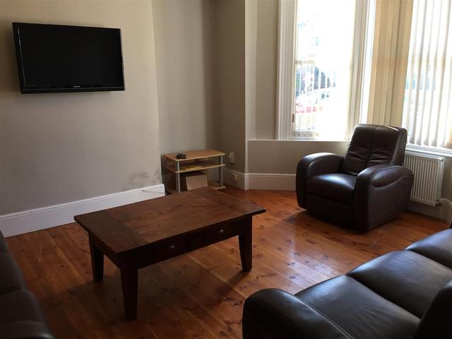 6 bed house — Heaton Park Road, Heaton