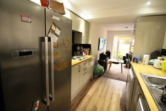 6 bed house — Minny Street, Cathays
