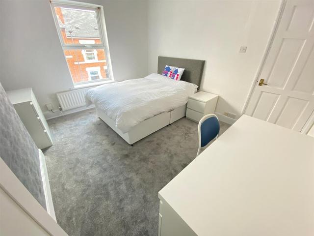 4 bed house — West Avenue, City Centre