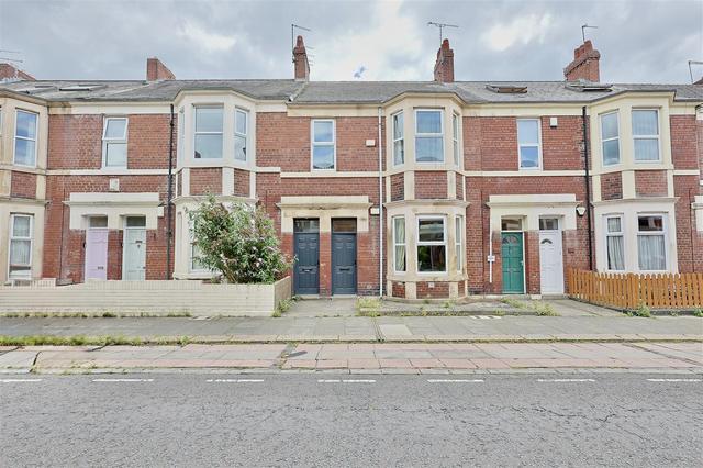 3 bed apartment — Helmsley Road, Sandyford