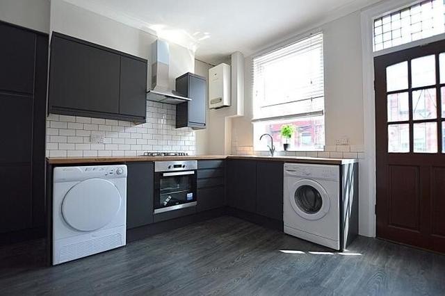 3 bed house — Welton Place, Hyde Park