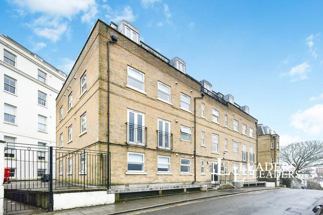 1 bed apartment — Buckingham Place, City Centre