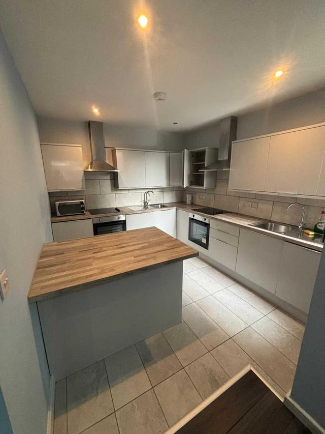 9 bed house — Egerton Road, Fallowfield