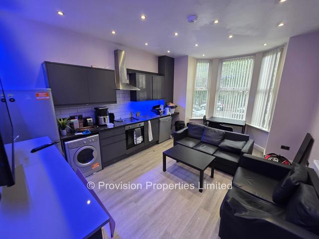 4 bed house — Victoria Road Leeds, Hyde Park