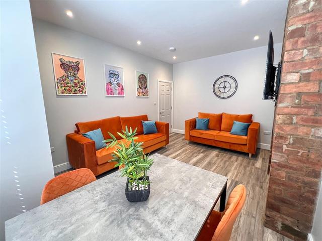 6 bed house — Whitham Road, Broomhill